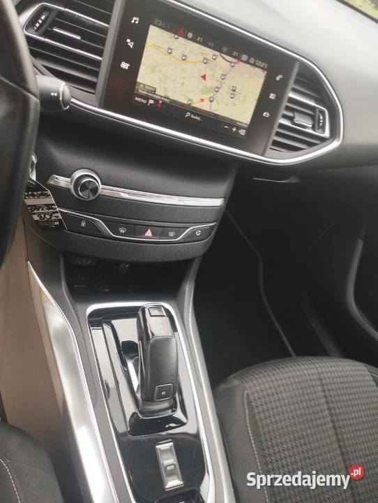 Peugeot 308 T9 kombi HDi 2018r Automat EAT8