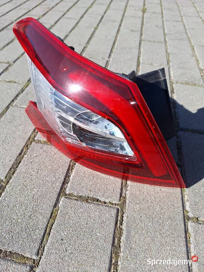 PEUGEOT 308 II T9 LAMPA LEWY TYŁ HB 9677817680 Bukownica
