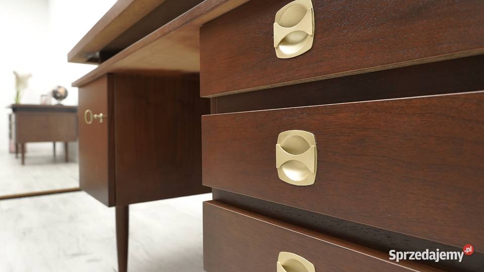 Biurko z czasów PRL profesjonalnej renowacji Meble Jerka