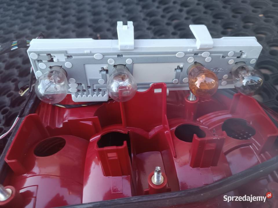 Skoda Octavia 2 II 2004 HB hatchback LAMPA PRAWY Rok produkcji 2004 Częstochowa