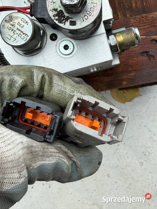 Rozdzielacz hydrauliczny czterosekcyjny HYSTER