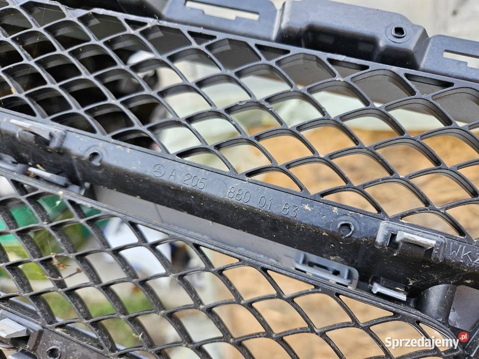 MERCEDES W205 1418 GRILL ATRAPA ZDERZAKA PRZÓD wielkopolskie