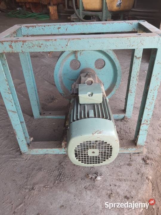 Wyciąg obornika Silnik z przekładnią nieuszkodzony Rakoniewice