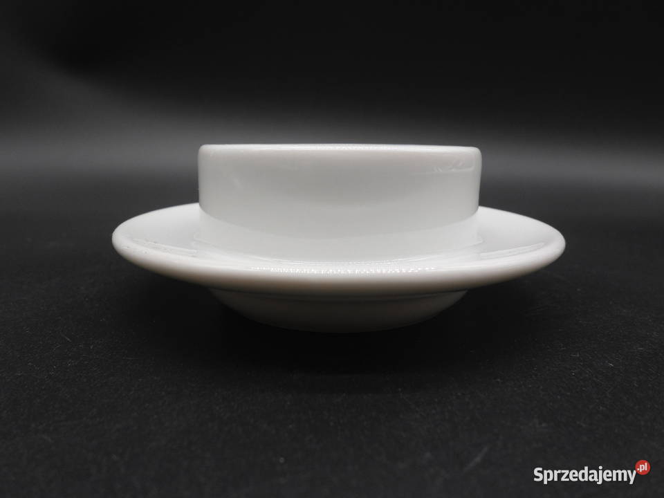 Kieliszek do jajek wykonany z białej porcelany Raszków