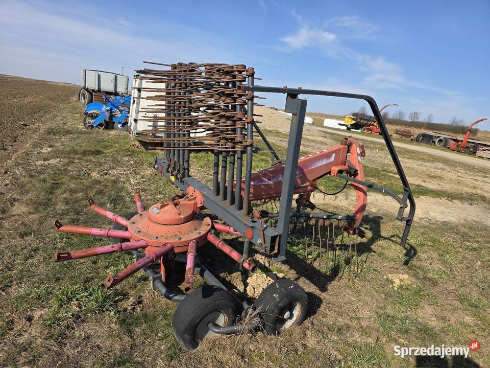 Zgrabiarka karuzelowa tandem PZ GREENLAND Janów Lubelski