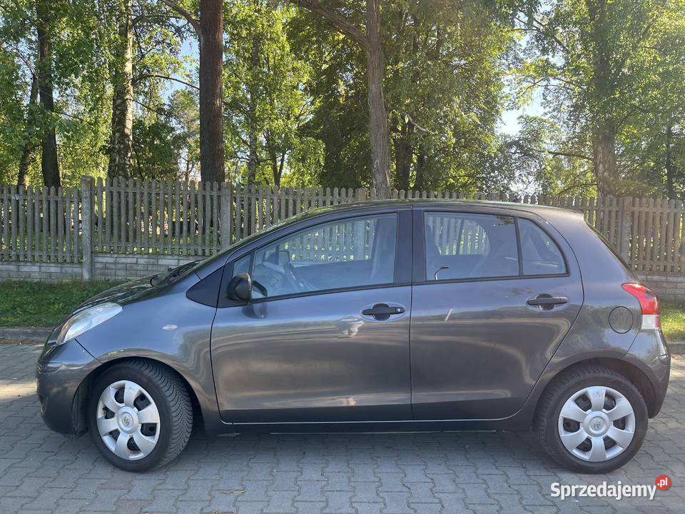 TOYOTA YARIS 2009 13 BENZYNA Ostrowiec Świętokrzyski