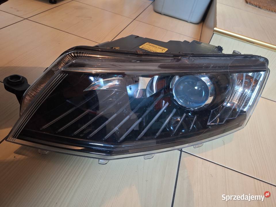 Lampa bixenon skrętny octavia III lewa Włoszczowa