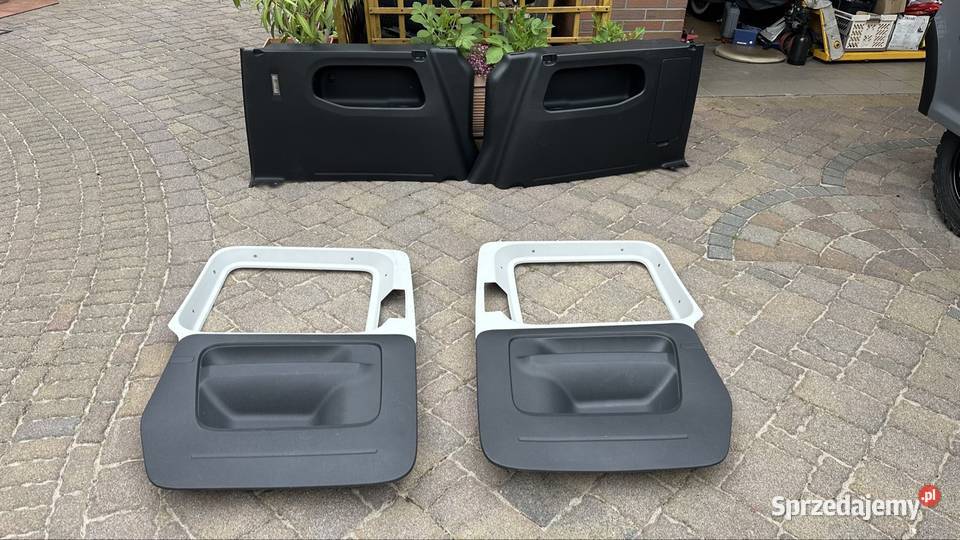 Boczki tapicerki bagażnika VW Caddy IV Caddy III Rok produkcji 2016