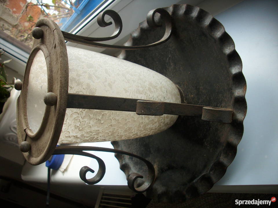 Lampa z PRLUPiękne szkło zachodniopomorskie