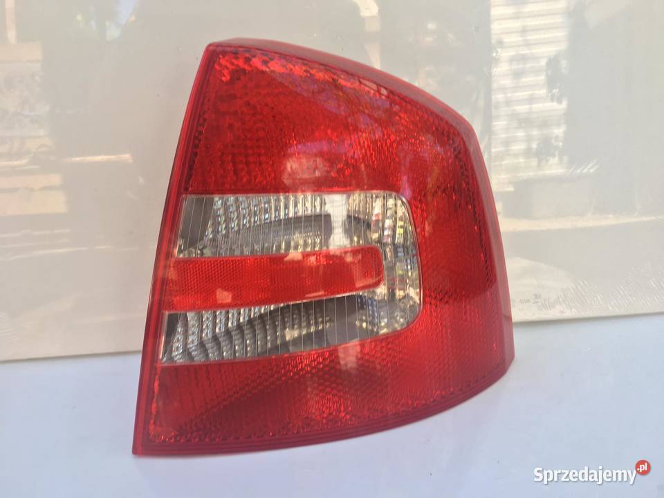 SKODA OCTAVIA 2 PRAWA LAMPA TYŁ HB Ostroróg