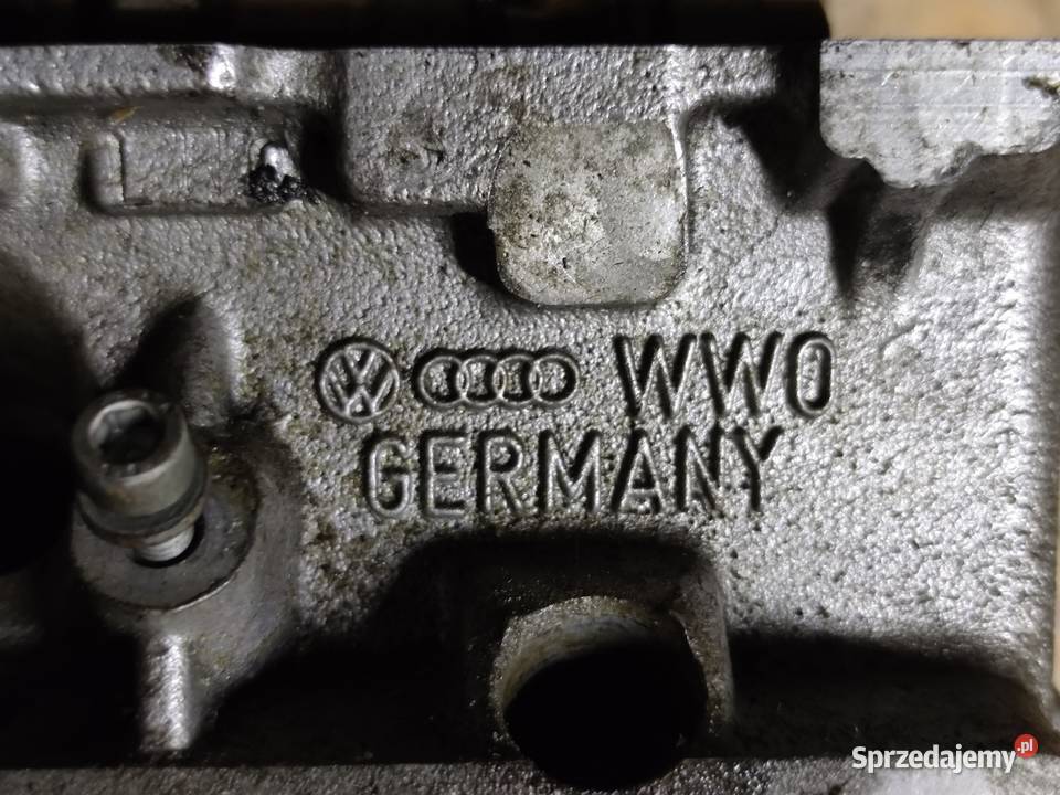 Głowica prawa VW passat W8 40 275 07d103373f Rok produkcji 2001 Silniki i osprzęt Skoczów