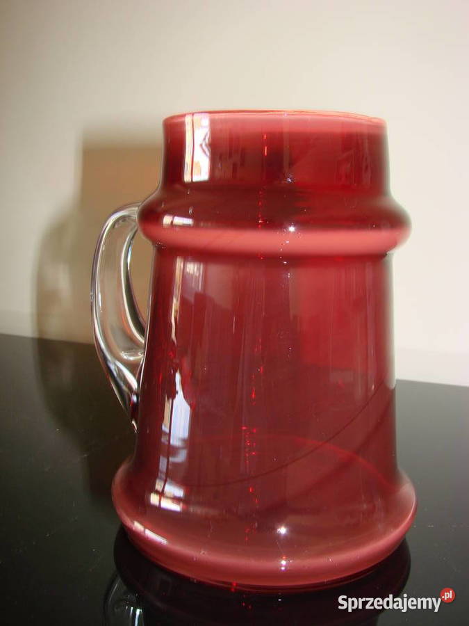 czerwony szklany kufel Pruszcz Gdański