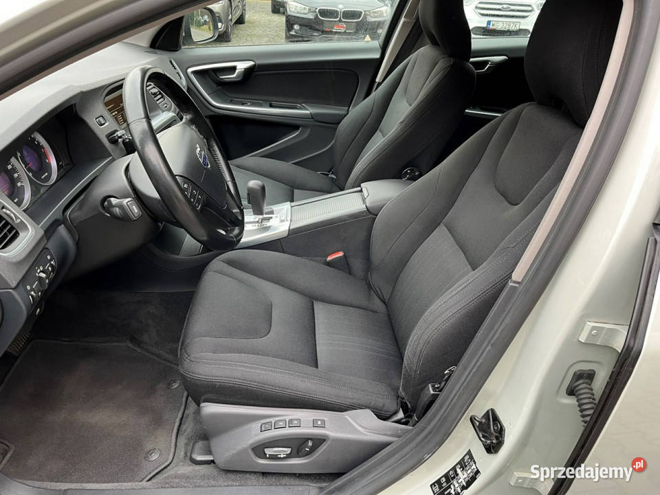 Volvo V60 T4 180 Automat Podgrzewane fotele Hak Rok produkcji 2011 Lipówki
