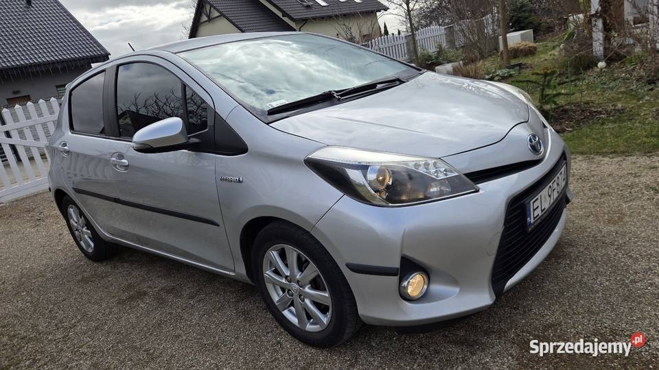 Toyota Yaris Hybryda Automat światła do jazdy dziennej