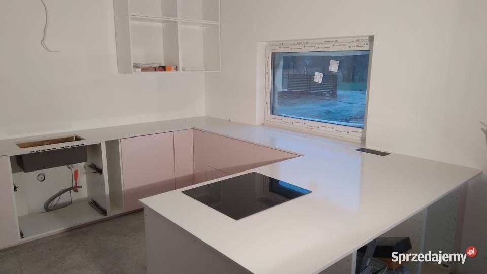 Blaty kuchenne granitowe i z konglomeratu Prusy