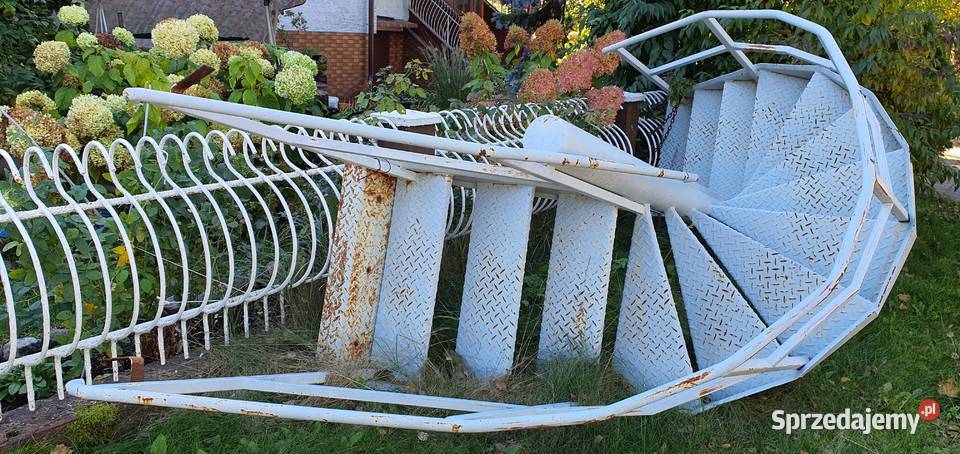 Schody zewnętrzne kręcone spiralne metalowe Piła