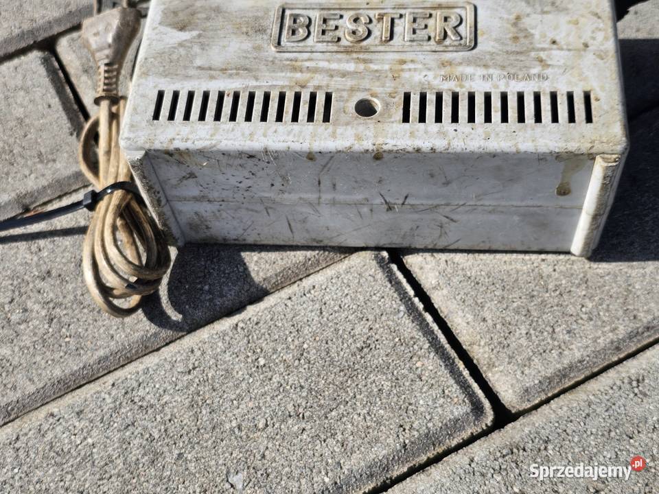 Prostownik 12V 4A Bester BSC 124 unikat stary Prostowniki i kable rozruchowe Ostrów Wielkopolski