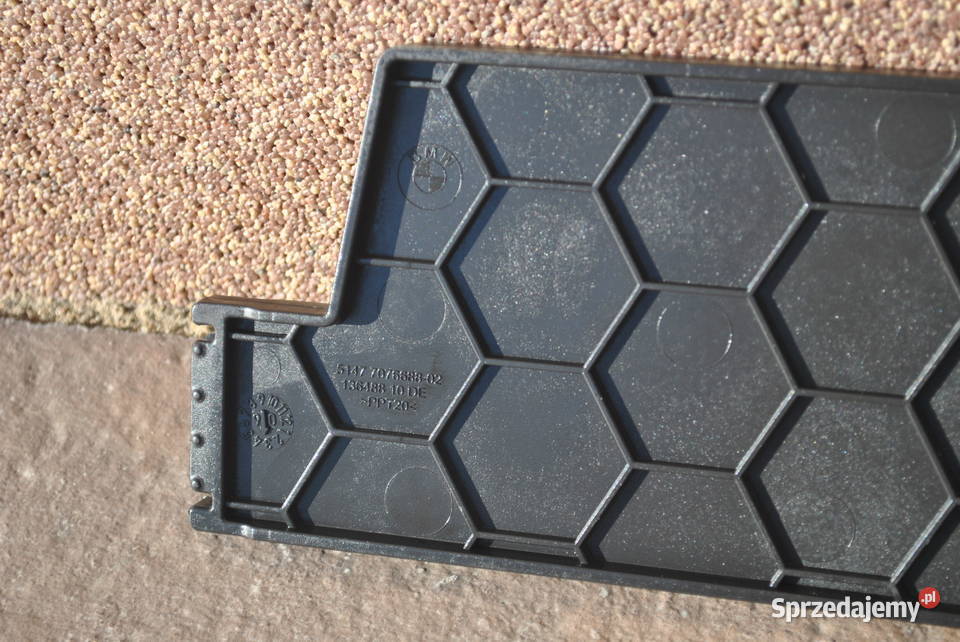 Płyty oddzielające wgłębienie bagażnika BMW śląskie Poręba