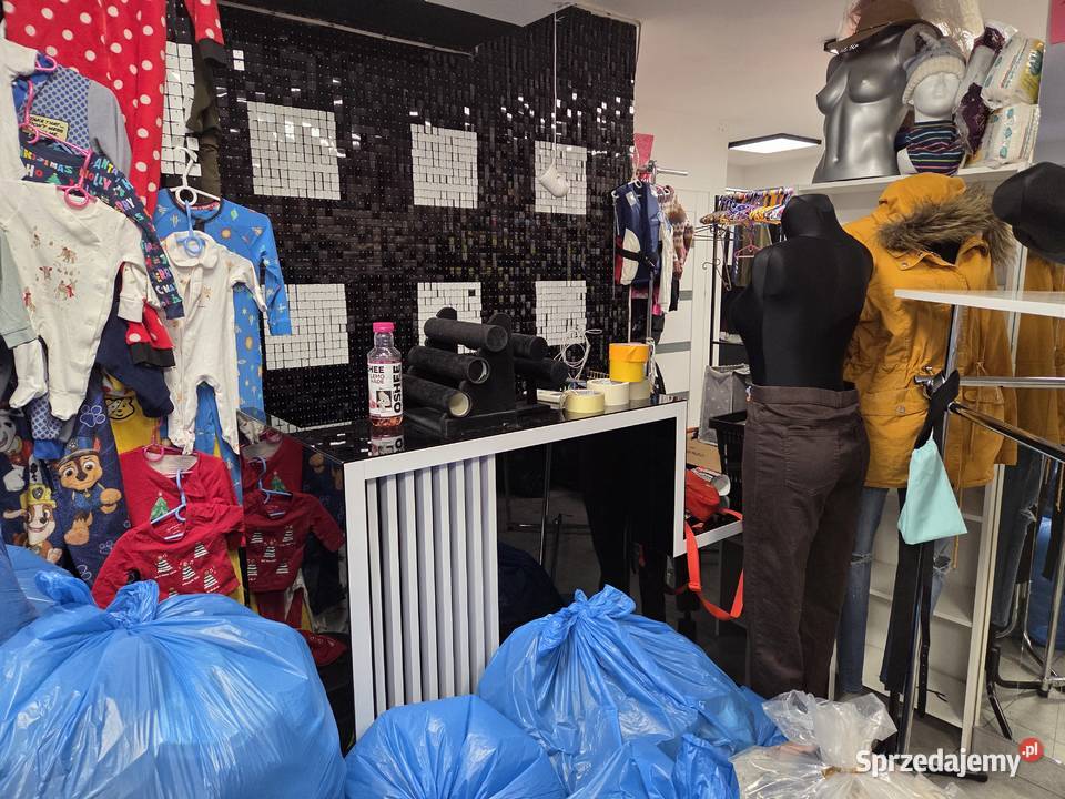 Nowoczesna lada recepcyjna pokryta czarnym Warszawa