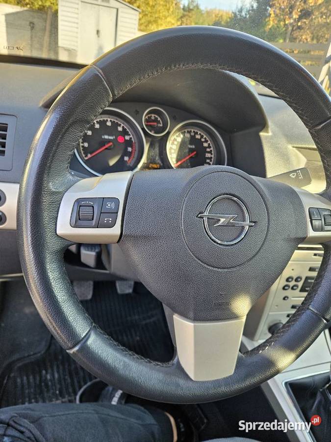 Sprzedam Opel Astra GTC 16 115 2008r niski 134000km łódzkie Gomunice sprzedam