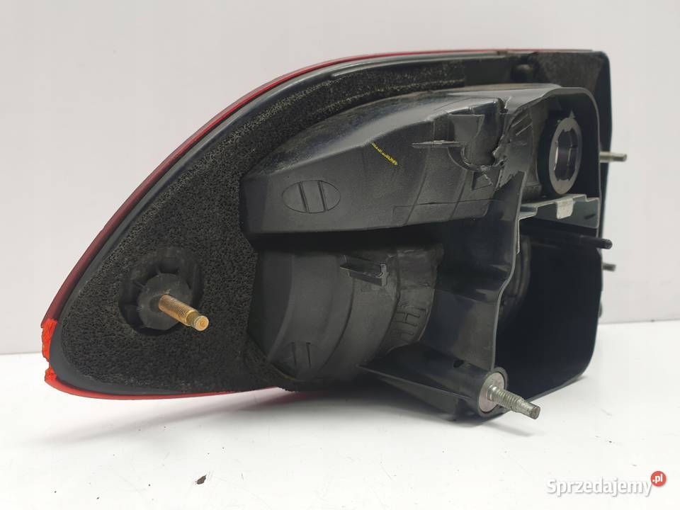Subaru Tribeca TYLNA LAMPA W KLAPE PRAWA prawy Janów sprzedam