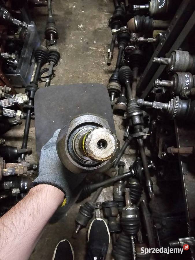 Półoś lewa mazda 323 95 Rok produkcji 1995 Części samochodowe Puławy