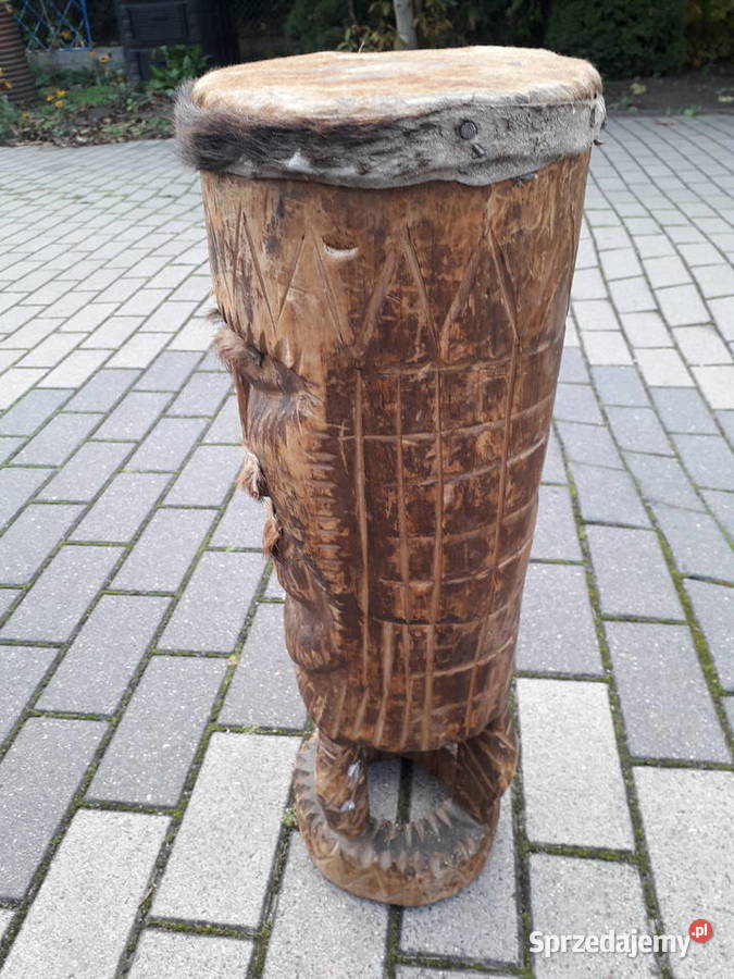 Stary rzeźbiony bęben
