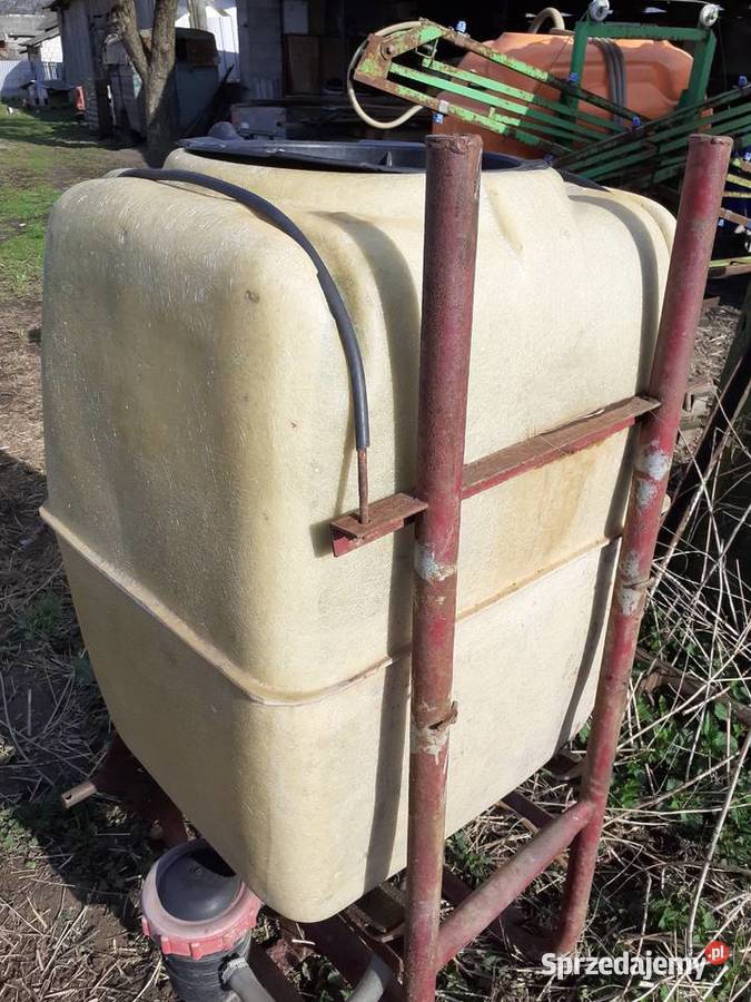 Beczkazbiornik opryskiwacza300l stan nieuszkodzony Lipsko