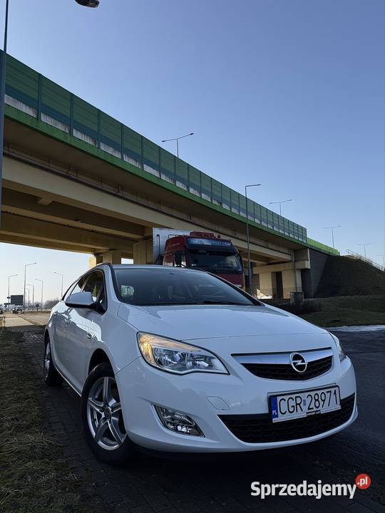 Opel Astra J 14 101 doinwestowana zadbana ABS Astra Grudziądz