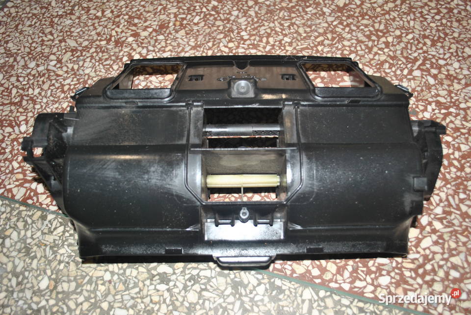 Obudowa rozdzielcza dolna modułu nagrzewnicy BMW Poręba