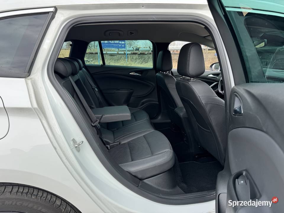 Opel Astra 14 BENZYNA Klimatronik Navi Ledy automatyczna Konin