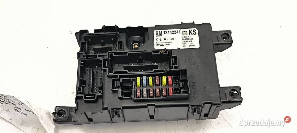 SKRZYNKA BEZPIECZNIKÓW OPEL CORSA D 13142241