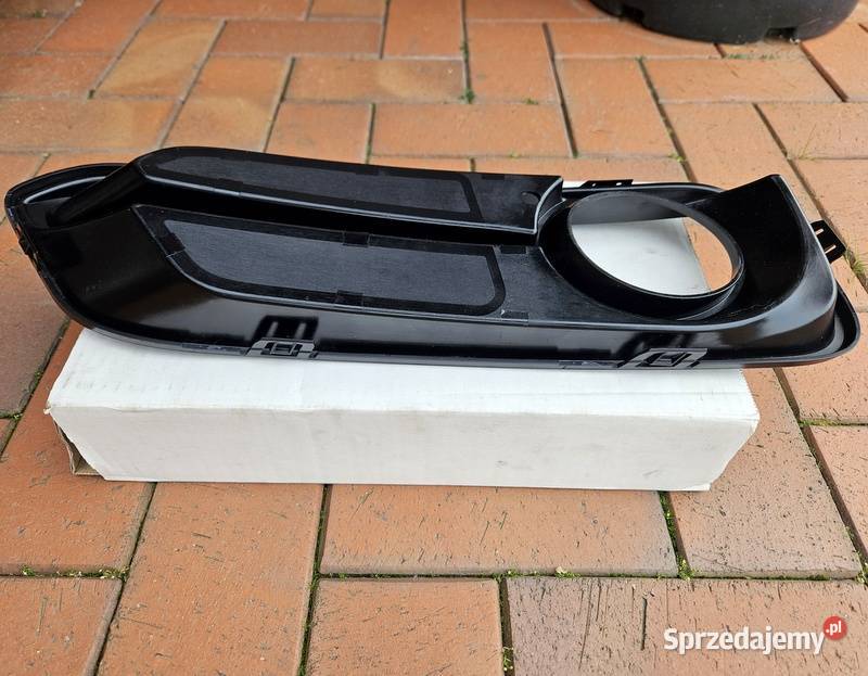 BMW F20 F30 Kratka halogenu prawa 51117371668
