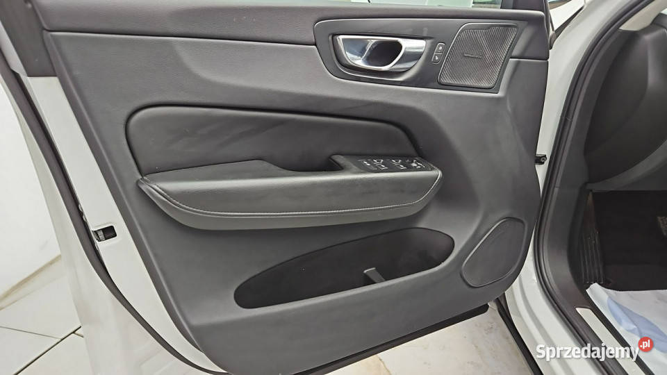 Volvo XC 60 B4 D AWD Core aut Z Polskiego Salonu centralny zamek Warszawa