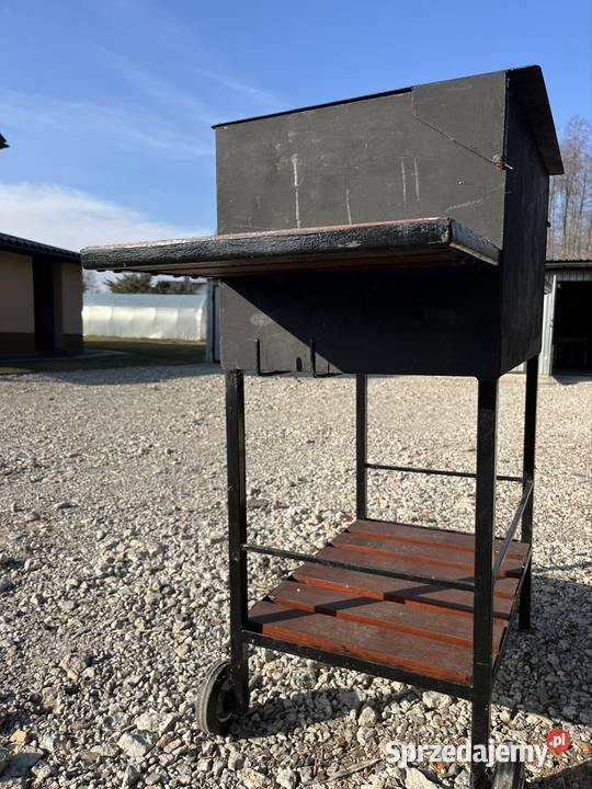 Grill drzewno węglowy