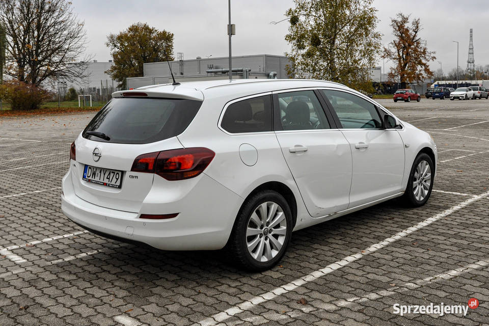Opel Astra J 17CDTI 2011 r 1686cm3 Wrocław