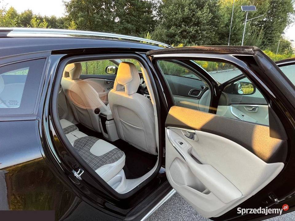 Volvo V40 Cross Country 20 benzyna 152 2017r Węgrzce Wielkie