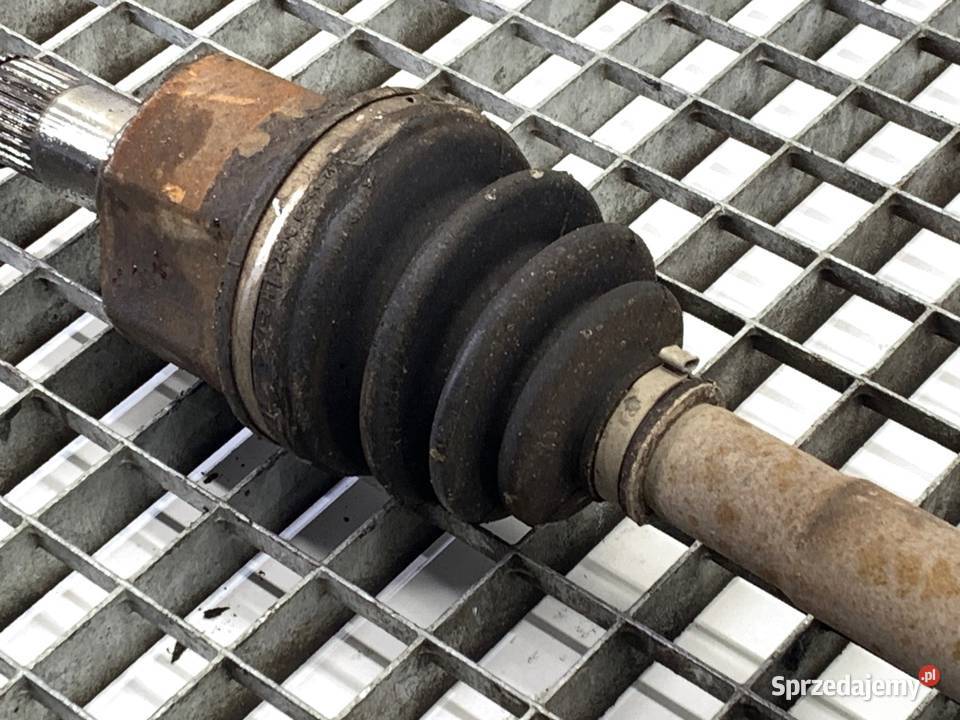 PÓŁOŚ PRAWY PRZÓD KIA CARENS IV 17 136 PRZEGUB