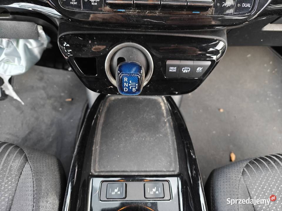 TOYOTA PRIUS uszkodzony Poddębice