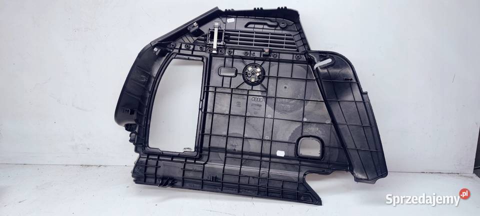 TAPICERKA BOCZEK BAGAŻNIKA AUDI A3 8V 8V3863880 Tapicerki samochodowe Przystajń