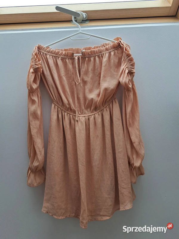 Pudrowa sukienka hiszpanka NLY Trend Rozmiar S