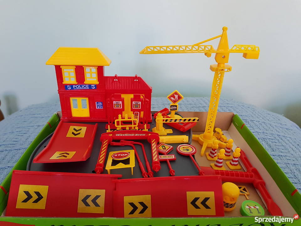 Zestaw plastikowy stacja benzynowa policja tory Bolesławiec sprzedam