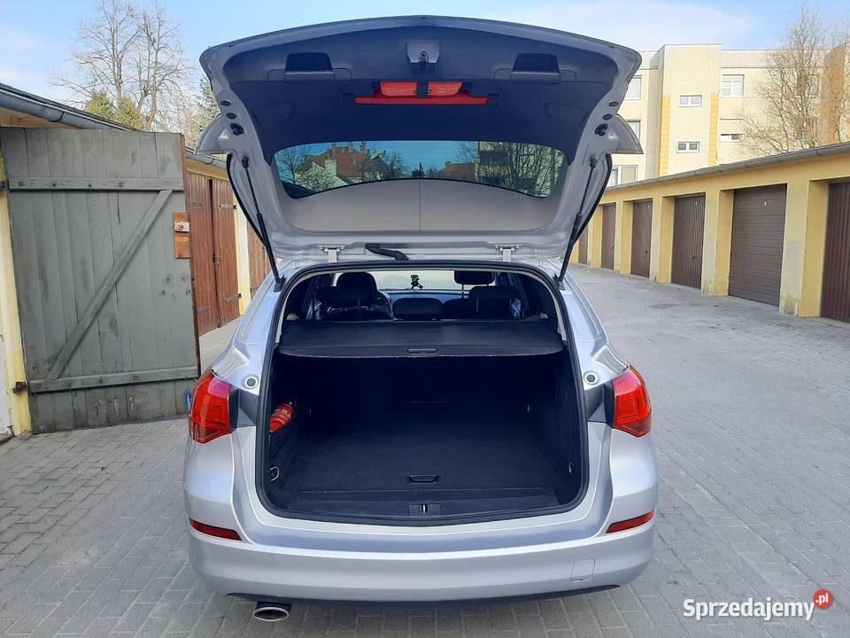 Opel Astra J 14T 140 LPG Kombi 175500km Astra sprzedam