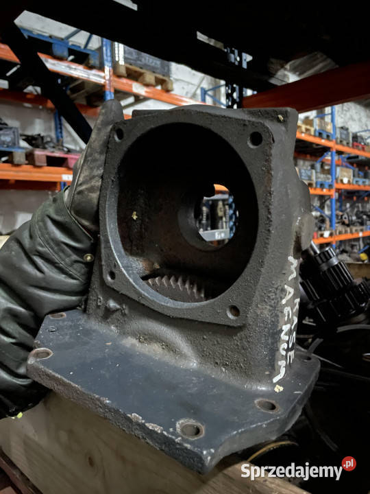 Holland T8 obudowa napędu pompy hydraulicznej Części i osprzęt rolniczy Jastrzębniki sprzedam