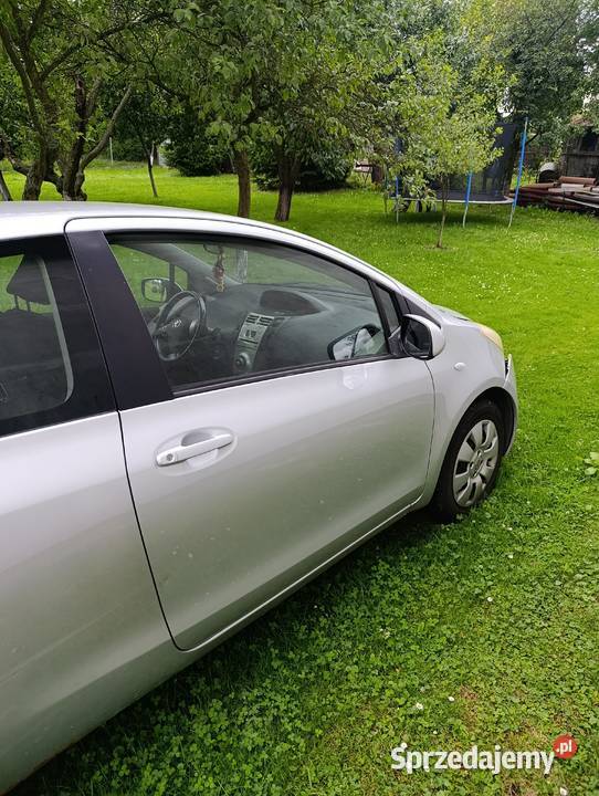 Toyota Yaris Rączna