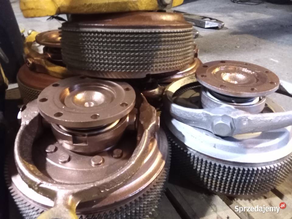 Sprzęgła boczne do spycharki T130 T170 T100 DZ27 Rok produkcji 2023 Kozery