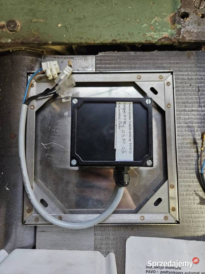 Podtynkowy automat spłukujący do pisuarów Łódź