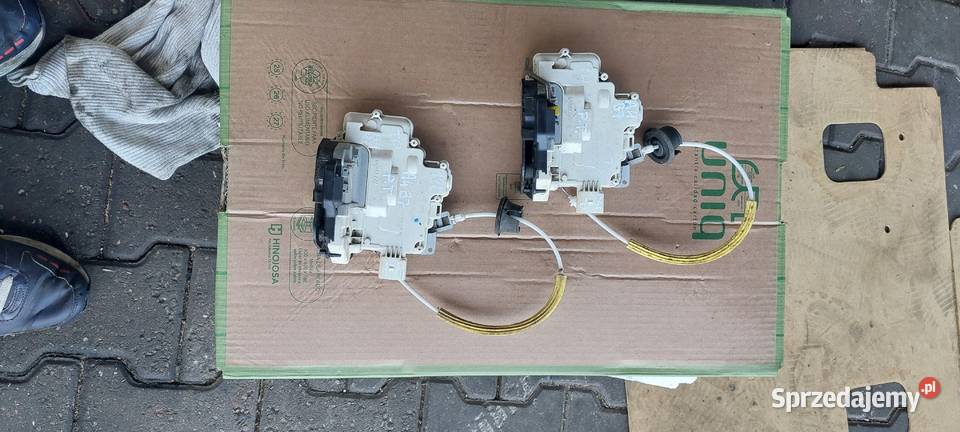 Zamek drzwi tył prawy AUDI A4 B7 7PIN sprzedam