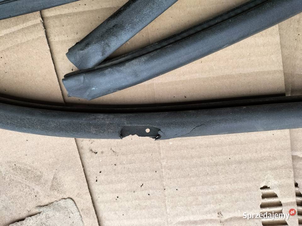 VOLVO S40 V40 USZCZELKA USZCZELKI DRZWI Pozostałe sprzedam