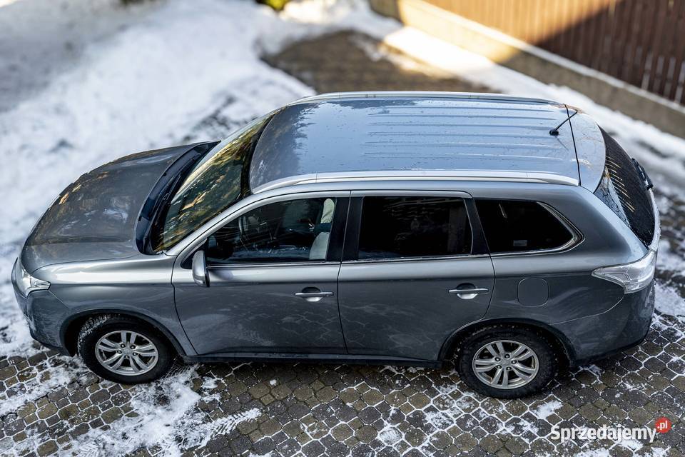 Mitsubishi Outlander z polskiego salonu plu Warszawa